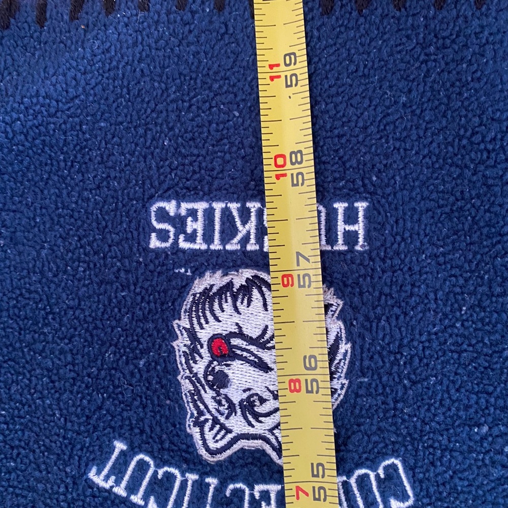 UCONN vintage fleece blanket - Picture 5 of 5